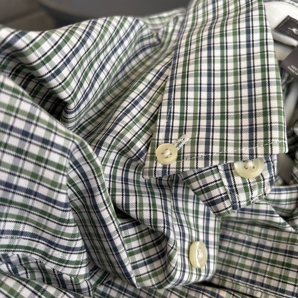 Eddie Bauer Men’s Size XL Wrinkle Free Classic Fit Button Down Shirt, Green/Blue - Picture 2 of 8